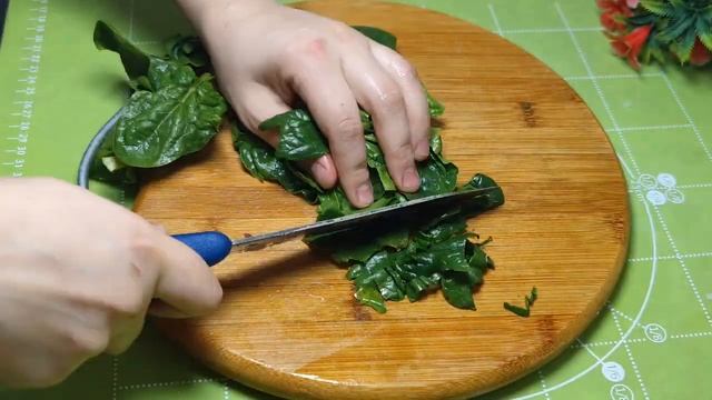 Такая вкусная рассыпчатая с зеленью. Узбекская "Кук самса" вкусно и полезно.