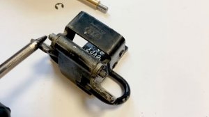 Audi 100 (C4) A6 (C4) Ремкомплект нижней петли двери.