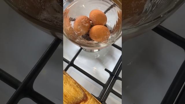 Бенедикт с ветчиной из индейки #завтрак#еда #готовимдома #готовка #готовимвкусно #готовимвместе смотреть онлайн