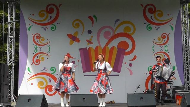 Супер новинка! А гармонь играй, играй! Ансамбль Калина... Russian folk song смотреть онлайн