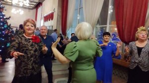 Открывай бутылочку шампанского...... 
.. 07.01.25.