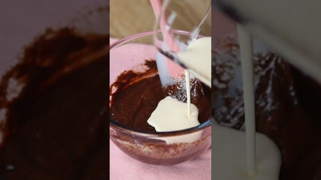 How to fix a Split or Oily Chocolate Ganache #SHORTS смотреть онлайн