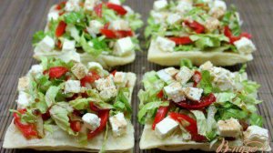 Порционный салат из пекинской капусты с болгарским перцем и фетой