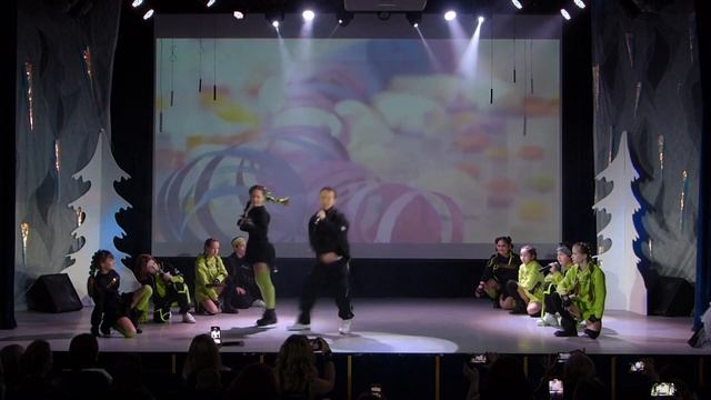 «Девочки бывают разные». Исп. ансамбль Runway смотреть онлайн