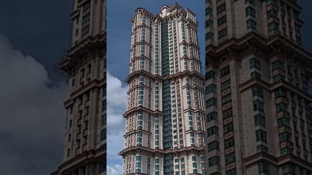 Один из самых декорированных жилых комплексов Москвы - "Алые паруса"! #город #алыепаруса #москва