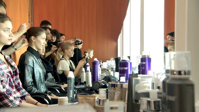 Berlin Fashion Week 2017 – LA BIOSTHETIQUE & MARC CAIN смотреть онлайн