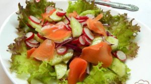 Салат с огурцом, редисом и маринованным имбирем