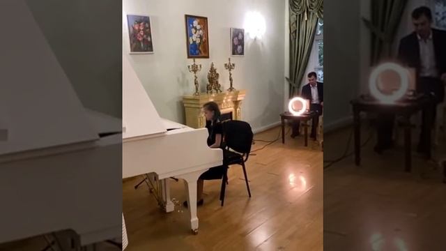 Детская мелодия для фортепиано . Дебют у ребёнка