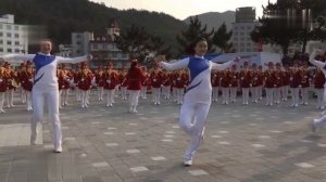 ЗАЖИГАТЕЛЬНЫЙ ТАНЕЦ ДЕВУШЕК КНДР North Korean girls ring dance in public 2018