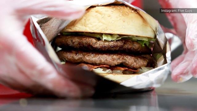 Always Put This One Thing On Your Five Guys Burger смотреть онлайн