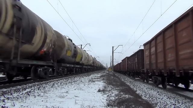 Железнодорожная гонка двух грузовых поездов ВЛ80 смотреть онлайн