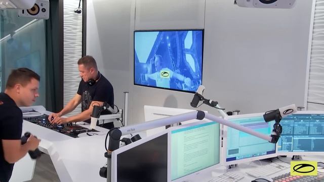 Cosmic Gate - A State Of Trance Episode 1082 Guest Mix - смотреть видео онлайн от «Tasty Treasures» в хорошем качестве, опубликованное 7 декабря 2024 года в 18:22:50 00:58:43.