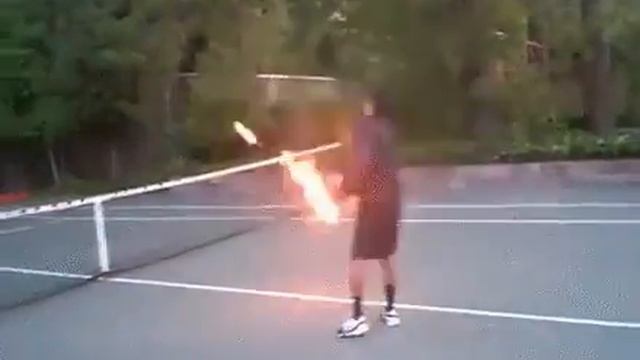Короткое видео . Что будет если поджечь мяч для тенниса !? смотреть онлайн