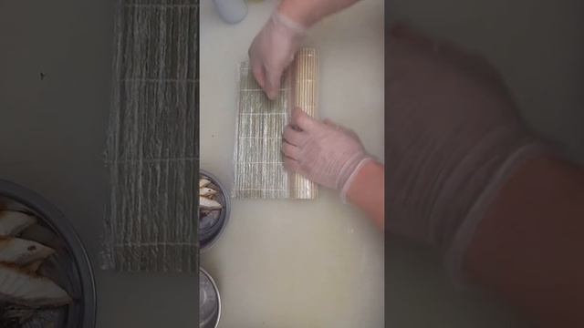 ролл угорь омлет