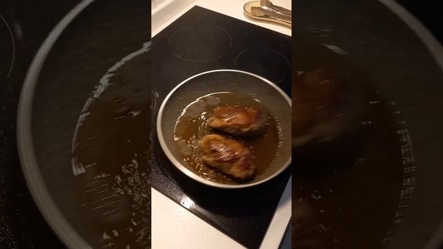 Теплый салат с уткой и грушей | Warm duck and pear salad #shorts