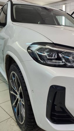 BMW X3 - забронировали прозрачной полиуретановой плёнкой капот, бампер, фары, под ручками, пороги