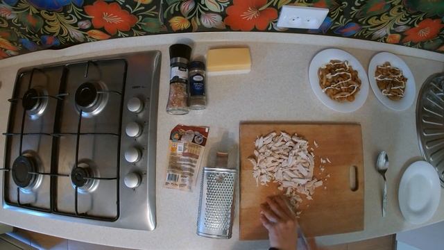Салат з курячим філе, грибами та сиром. Що приготувати з курячого філе? Святковий салат з курки