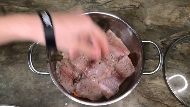 Окунь тушений з овочами//Тушена риба з овочами//Тушений окунь з морквою та цибулею