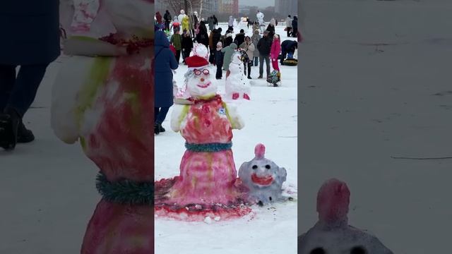 ⛄️Выбери своего — в Новосибирске устроили фестиваль снеговиков  До встречи в ночных кошмарах.