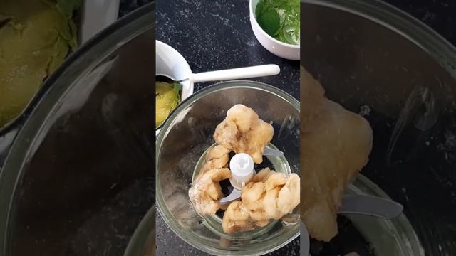 Полезный десерт из банана и авокадо