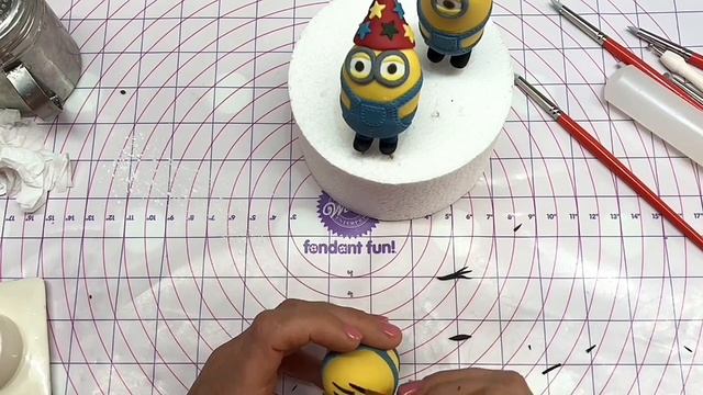 How To Make Minion Toppers. Сахарное моделирование Минион.