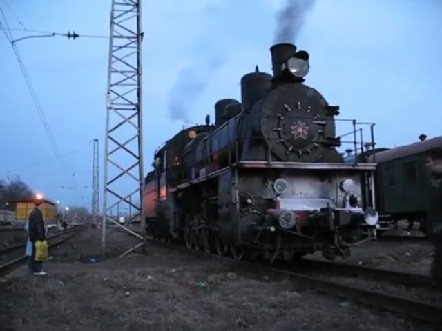 Паровоз в Гатчине в 2006 году.