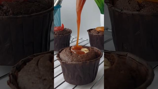 капкейк Сникерс. #cake #Сникерс #cupcake #sneakers #шоколадные #соленаякарамель #арахис смотреть онлайн