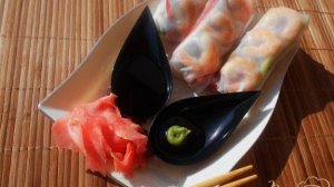 Блинчики из рисовой бумаги с креветками и овощами