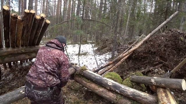 Хижина у реки. Сделал молоток из полена. Готовка в садже на природе!