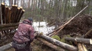 Хижина у реки. Сделал молоток из полена. Готовка в садже на природе!