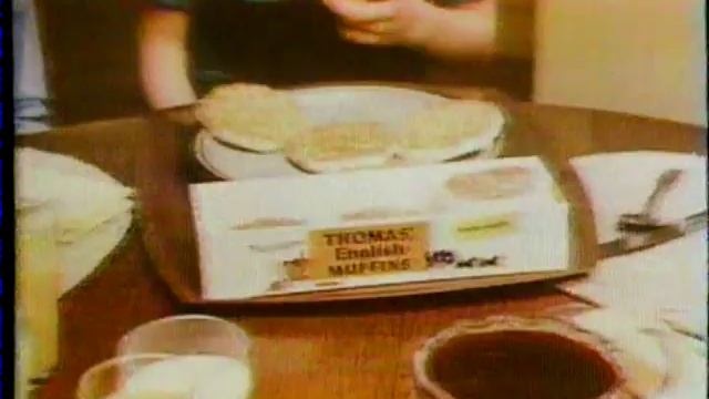 1978 Thomas' English Muffins commercial смотреть онлайн