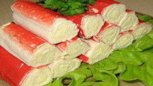 Пикантная закуска из крабовых палочек