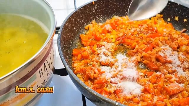 Томатный суп с вермишелью, колбасой и яйцом #томатныйсуп