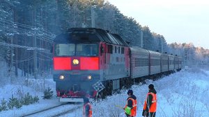 ТЭП70-0478 с пригородным поездом Екатеринбург-Пасс. - Егоршино в о.п. Никель