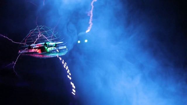 Тесла шоу Дрон и молния! смотреть онлайн