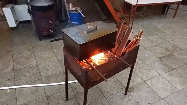 Огромный карась горячего копчения своими руками! смотреть онлайн