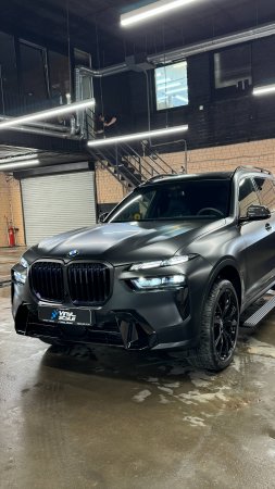 BMW X7 - оклейка кузова черной матовой полиуретановой пленкой, пошив ковриков, установка StarLine