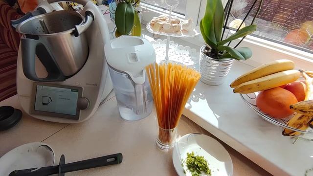 SPAGHETTI Z CZOSNKIEM I KREWETKAMI-pomysł na lekki i szybki obiad lub kolację.Smakuj z Friday Trave