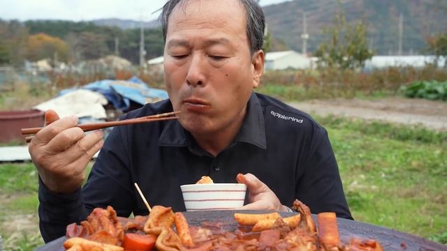 [닭볶음탕] 떡, 어묵, 고구마 사리에 수제비까지 넣은 솥뚜껑 닭볶음탕! (Braised Spicy Chicken) 요리&먹방!! - Mukbang eating show
