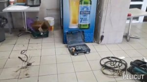 Устанавливаем стойки под розетки в столовой ночного клуба.Фирма Электрик: наш тел 89532801701