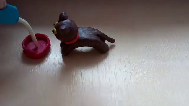 Пластилиновый мультфильм,, Котик Брауни пьёт молоко"