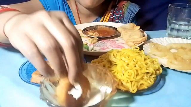 Momo Samsa Alu Chap Onion Rings Peatic Masala Magi Jalabi, Eating Show #viral  #momos #samsa #maggi