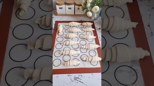 Рогалики из слоеного теста !#рек#рогаликт#быстровкусно#выпечкакчаю