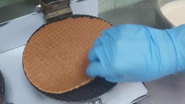 Вафельные Трубочки С Варёной Сгущенкой! Самые Вкусные и Хрустящие смотреть онлайн