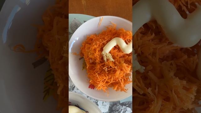Быстрые салаты закуски ! Свекла отварная, морковь свежая, плавленый сыр, во все добавить чеснок Май смотреть онлайн