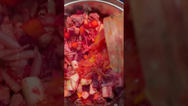 Овощное рагу со свеклой😍 #food #еда #recipe #рецепт #быстроивкусно #овощноерагу #овощи #shorts