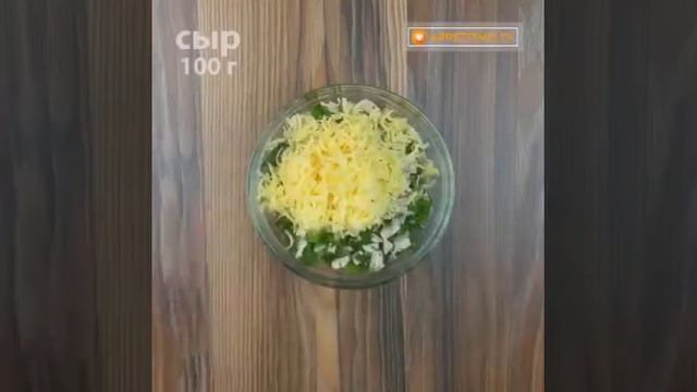 Для любителей вкусняшек, суслик нарыл видео-рецептик вкусных лепешек с курицей и сыром😋