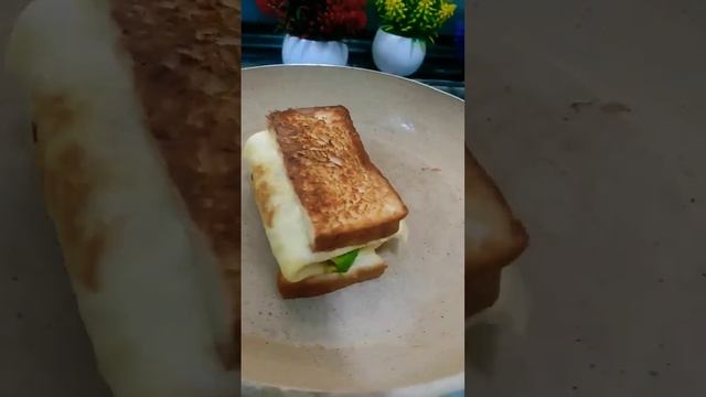 French eggs toasts ready in 2 minutes receipe #breakfast#viralshots #shots #youtubeshots