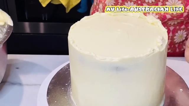 Cake Decoration for beginners, rose flowers with Swiss meringue butter cream icing