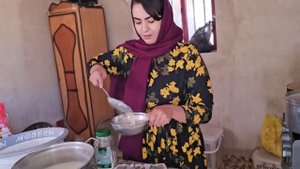 Parisa's hard work and effort to provide for herself and her child / nomadic documentary
